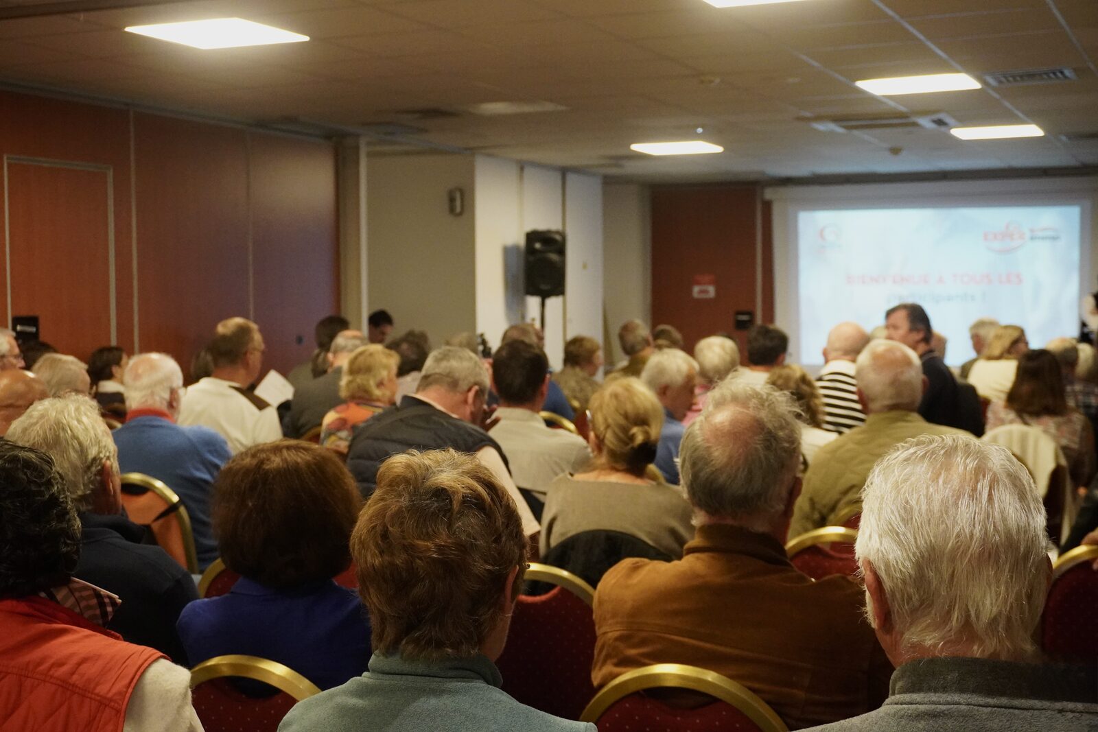 Salle de conférence Exper'Immo, public assis face à l'écran de présentation