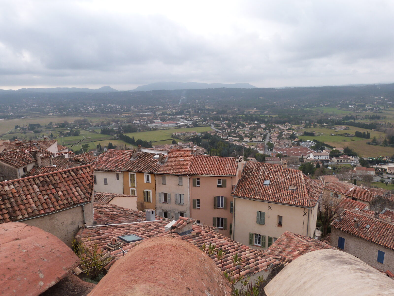 Vue depuis la Tour de l'Horloge de Fayence sur la plaine